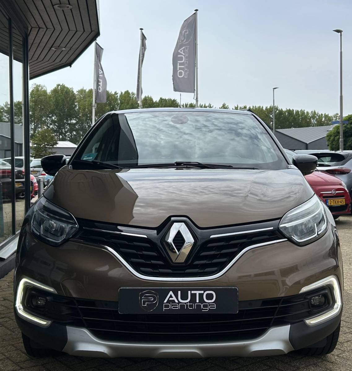 Renault Captur Renault Captur 0.9 TCe Intens 90PK | 1e Eigenaar | Dealeronderhouden | Nette Staat | NL AUTO | NAP | R-Link | Bose | Trekhaak | Achteruitrijcamera | Carplay | Navigatie | 2 Sleutels | Premium Kleur |