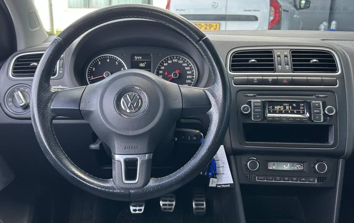 Volkswagen Polo Volkswagen Polo 1.2 TSI Cross 90PK | Nette Staat | NL AUTO | NAP | Onderhoudshistorie | Climate Control | Cruise Control | 17 Inch | 2 Sleutels |