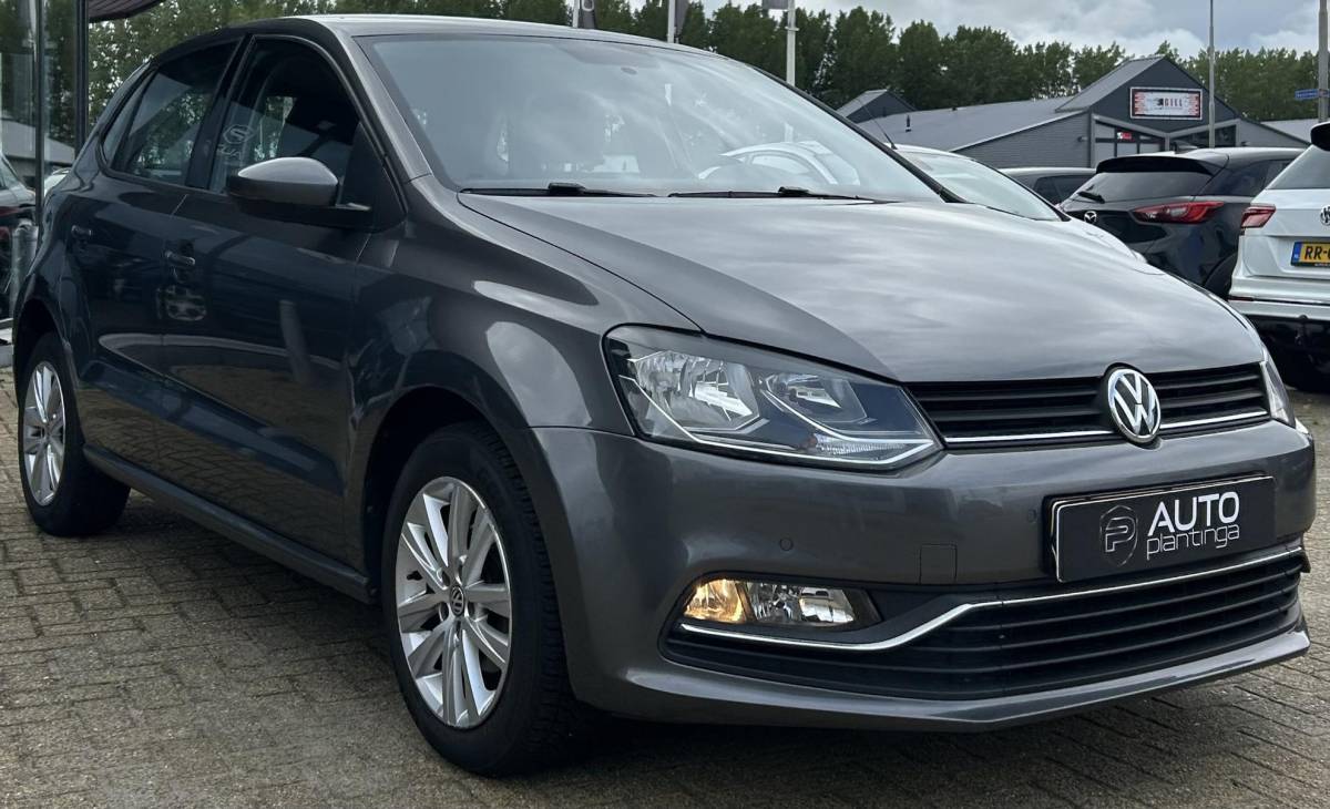Volkswagen Polo Volkswagen Polo 1.2 TSI Highline 90PK | Volledige Onderhoudshistorie | 5 Deurs | Parkeersensoren Voor en Achter | Airco | Cruise Control | Lichtmetalen Velgen | 2 Sleutels | Armsteun |