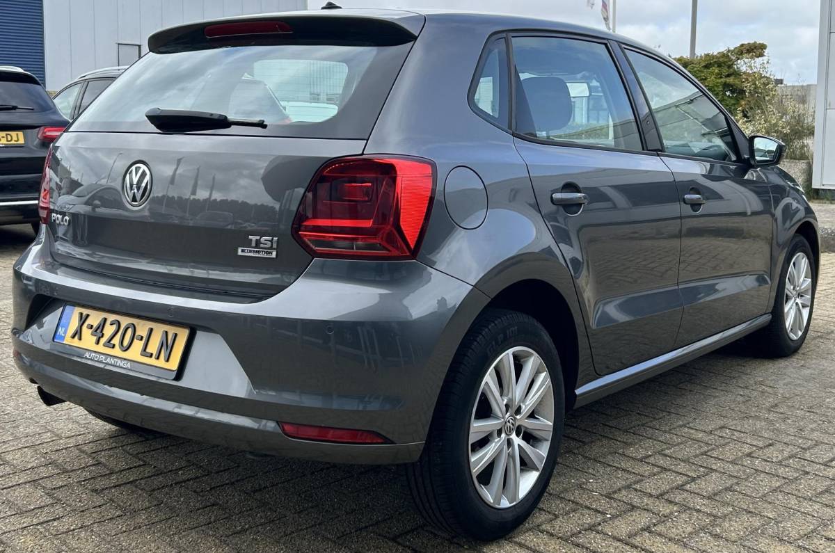 Volkswagen Polo Volkswagen Polo 1.2 TSI Highline 90PK | Volledige Onderhoudshistorie | 5 Deurs | Parkeersensoren Voor en Achter | Airco | Cruise Control | Lichtmetalen Velgen | 2 Sleutels | Armsteun |