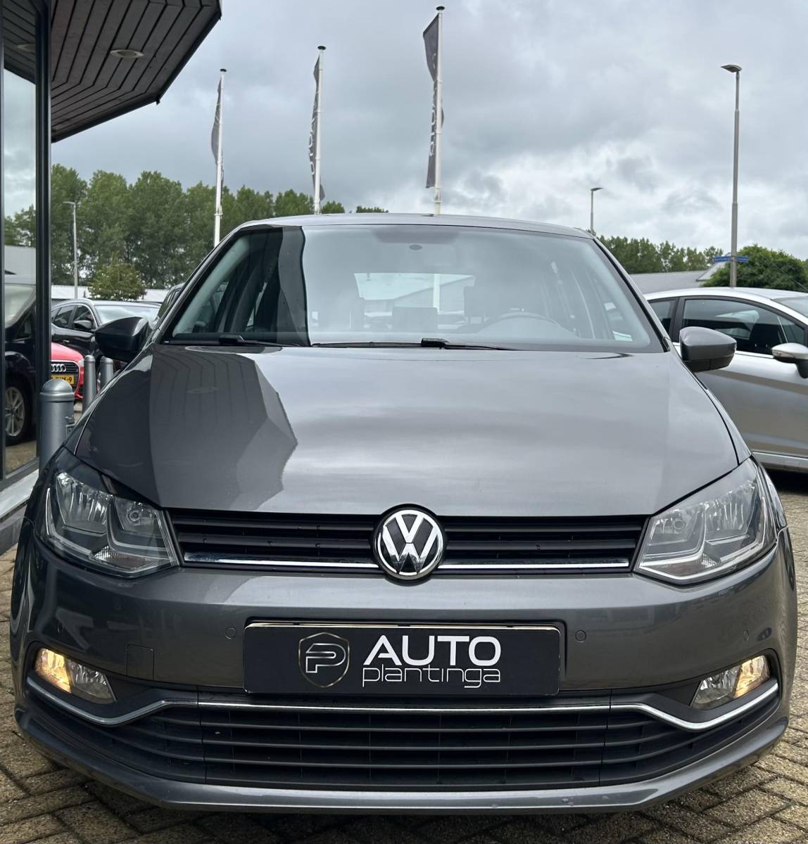 Volkswagen Polo Volkswagen Polo 1.2 TSI Highline 90PK | Volledige Onderhoudshistorie | 5 Deurs | Parkeersensoren Voor en Achter | Airco | Cruise Control | Lichtmetalen Velgen | 2 Sleutels | Armsteun |