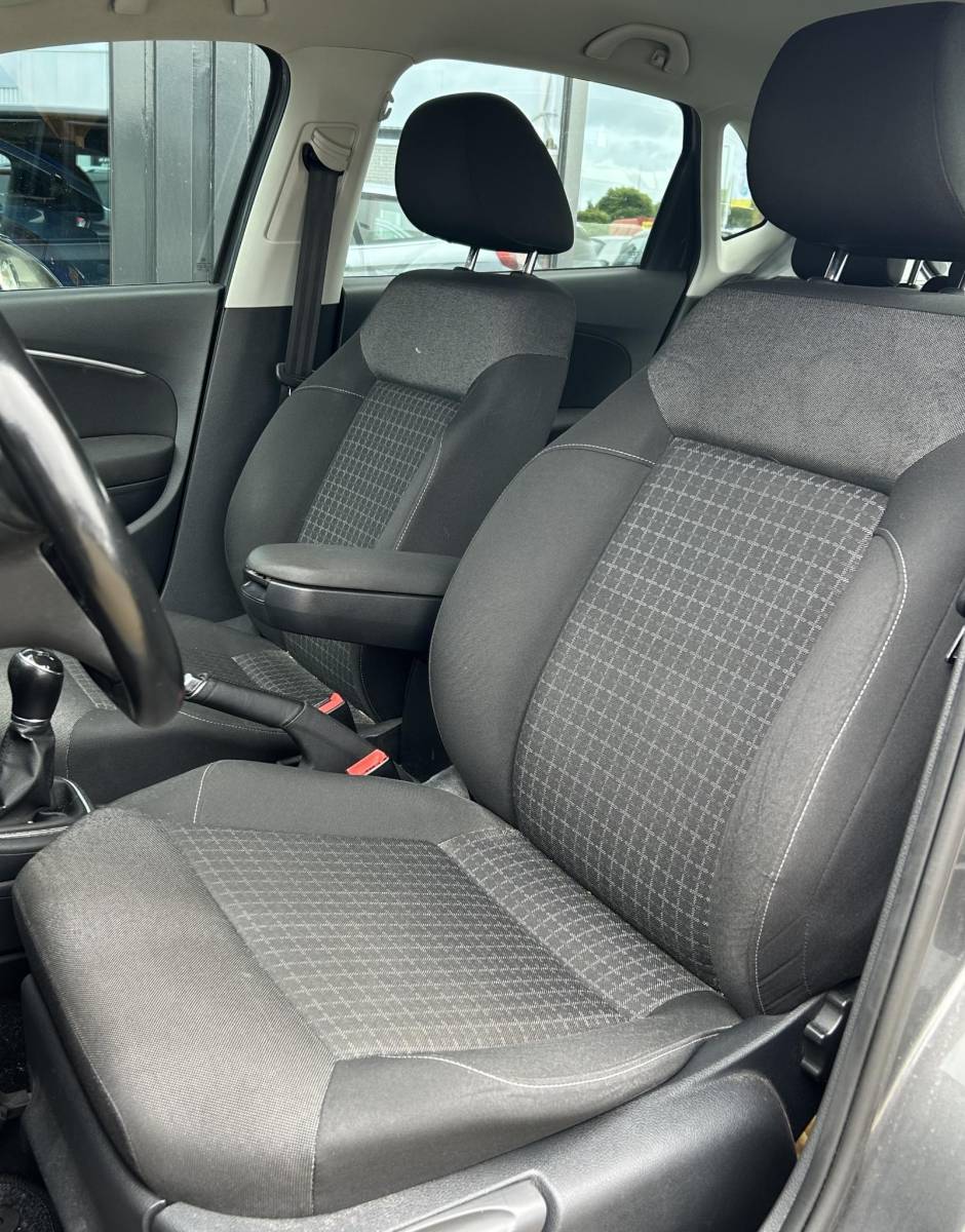 Volkswagen Polo Volkswagen Polo 1.2 TSI Highline 90PK | Volledige Onderhoudshistorie | 5 Deurs | Parkeersensoren Voor en Achter | Airco | Cruise Control | Lichtmetalen Velgen | 2 Sleutels | Armsteun |