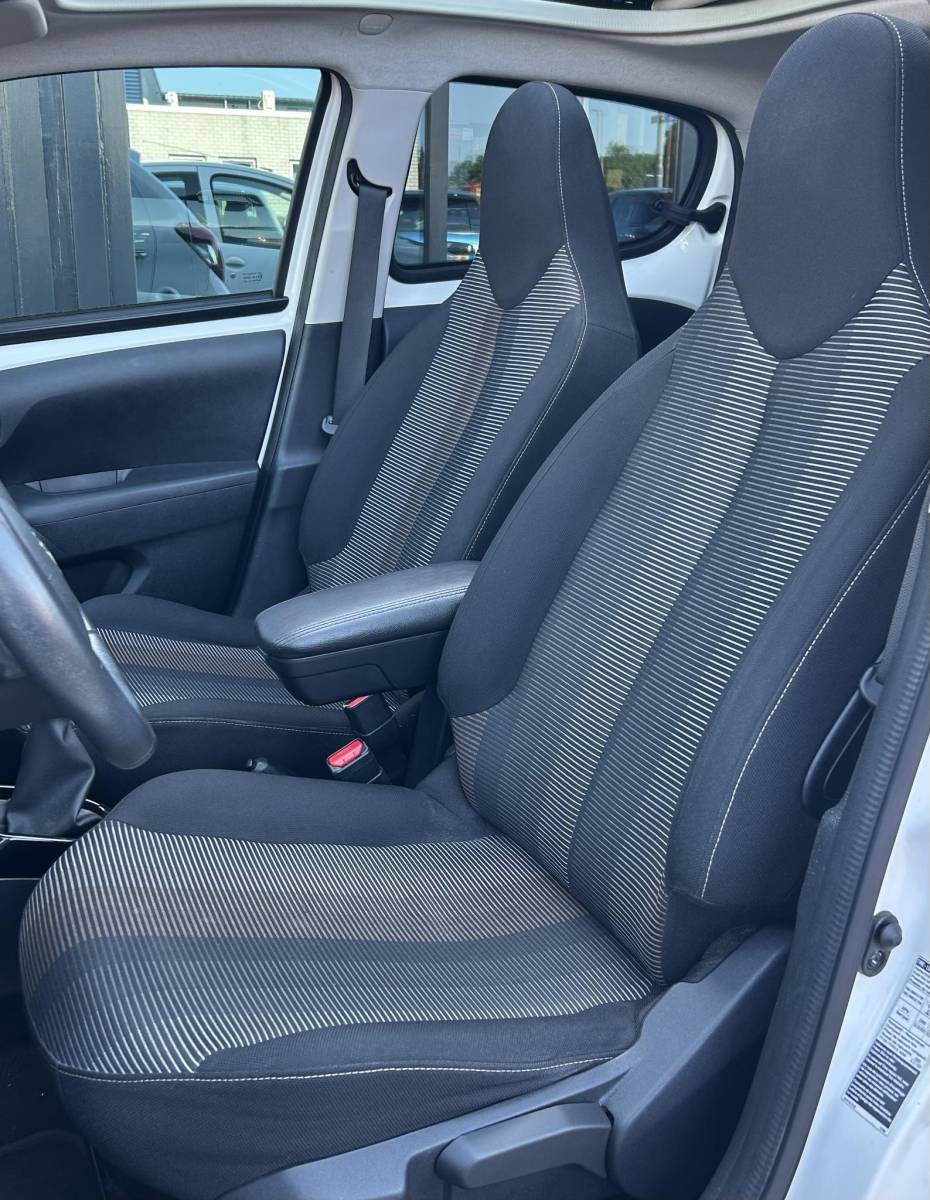 Peugeot 108 Peugeot 108 1.2 VTi Allure Top 82PK | Volledige Onderhoudshistorie | D Riem is Vervangen | Elektrisch Cabrio dak | Groot Scherm | 5 Deurs | NL AUTO | NAP | Airco | Keyless Entry | Keyless Start | Lichtmetalen Velgen | Getint Glass | Armsteun | 2 Sleutels |