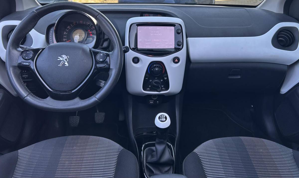 Peugeot 108 Peugeot 108 1.2 VTi Allure Top 82PK | Volledige Onderhoudshistorie | D Riem is Vervangen | Elektrisch Cabrio dak | Groot Scherm | 5 Deurs | NL AUTO | NAP | Airco | Keyless Entry | Keyless Start | Lichtmetalen Velgen | Getint Glass | Armsteun | 2 Sleutels |