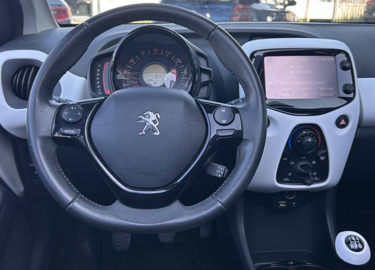 Peugeot 108 Peugeot 108 1.2 VTi Allure Top 82PK | Volledige Onderhoudshistorie | D Riem is Vervangen | Elektrisch Cabrio dak | Groot Scherm | 5 Deurs | NL AUTO | NAP | Airco | Keyless Entry | Keyless Start | Lichtmetalen Velgen | Getint Glass | Armsteun | 2 Sleutels |