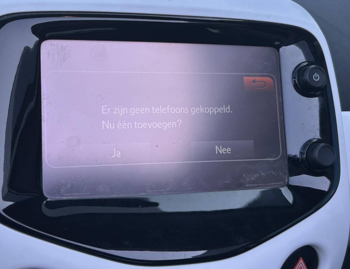 Peugeot 108 Peugeot 108 1.2 VTi Allure Top 82PK | Volledige Onderhoudshistorie | D Riem is Vervangen | Elektrisch Cabrio dak | Groot Scherm | 5 Deurs | NL AUTO | NAP | Airco | Keyless Entry | Keyless Start | Lichtmetalen Velgen | Getint Glass | Armsteun | 2 Sleutels |