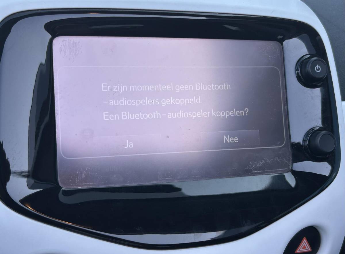 Peugeot 108 Peugeot 108 1.2 VTi Allure Top 82PK | Volledige Onderhoudshistorie | D Riem is Vervangen | Elektrisch Cabrio dak | Groot Scherm | 5 Deurs | NL AUTO | NAP | Airco | Keyless Entry | Keyless Start | Lichtmetalen Velgen | Getint Glass | Armsteun | 2 Sleutels |