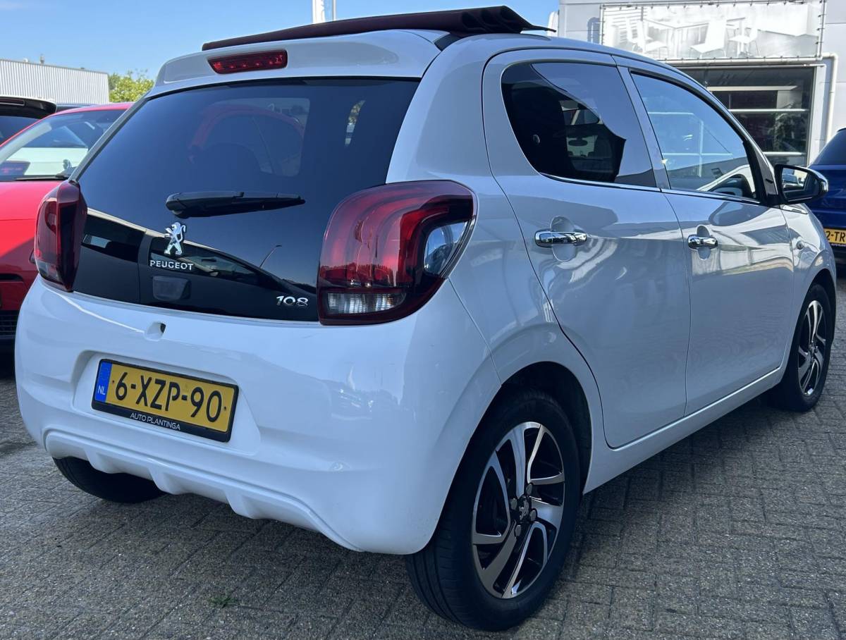 Peugeot 108 Peugeot 108 1.2 VTi Allure Top 82PK | Volledige Onderhoudshistorie | D Riem is Vervangen | Elektrisch Cabrio dak | Groot Scherm | 5 Deurs | NL AUTO | NAP | Airco | Keyless Entry | Keyless Start | Lichtmetalen Velgen | Getint Glass | Armsteun | 2 Sleutels |