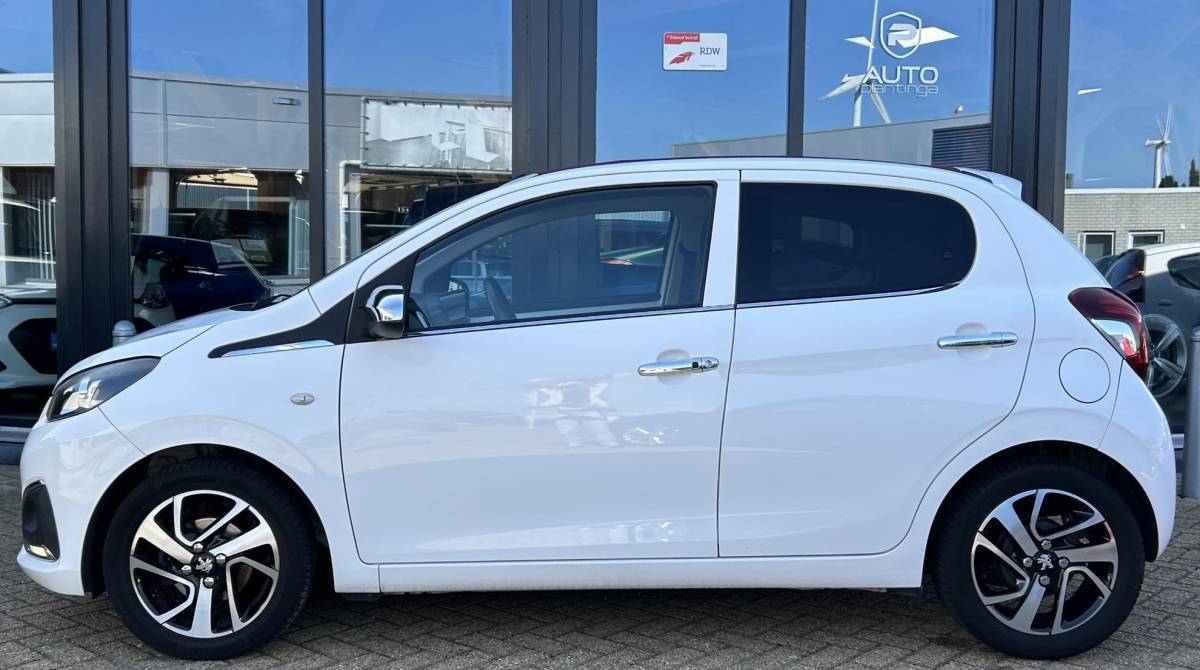 Peugeot 108 Peugeot 108 1.2 VTi Allure Top 82PK | Volledige Onderhoudshistorie | D Riem is Vervangen | Elektrisch Cabrio dak | Groot Scherm | 5 Deurs | NL AUTO | NAP | Airco | Keyless Entry | Keyless Start | Lichtmetalen Velgen | Getint Glass | Armsteun | 2 Sleutels |