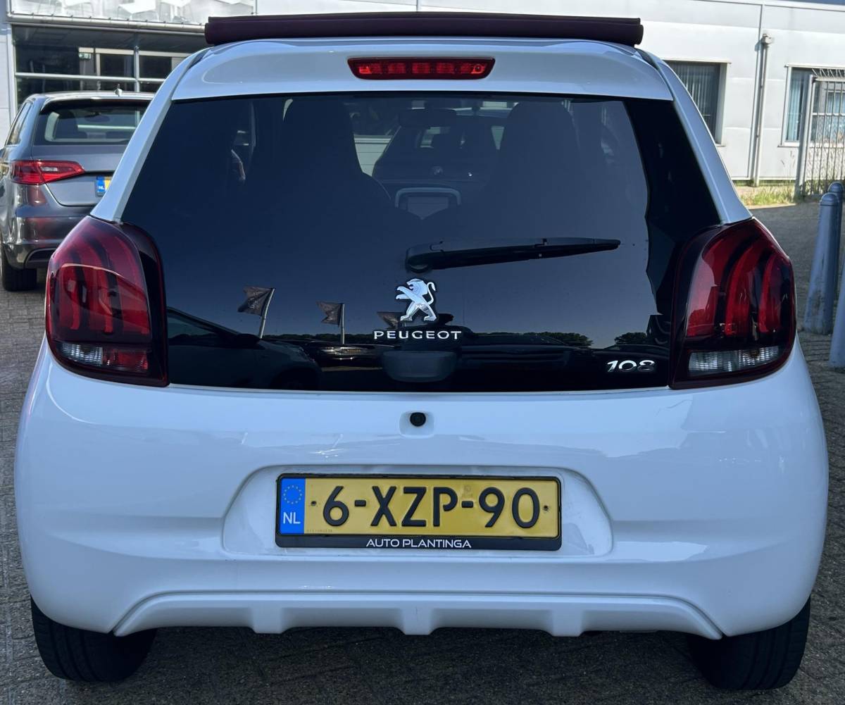 Peugeot 108 Peugeot 108 1.2 VTi Allure Top 82PK | Volledige Onderhoudshistorie | D Riem is Vervangen | Elektrisch Cabrio dak | Groot Scherm | 5 Deurs | NL AUTO | NAP | Airco | Keyless Entry | Keyless Start | Lichtmetalen Velgen | Getint Glass | Armsteun | 2 Sleutels |