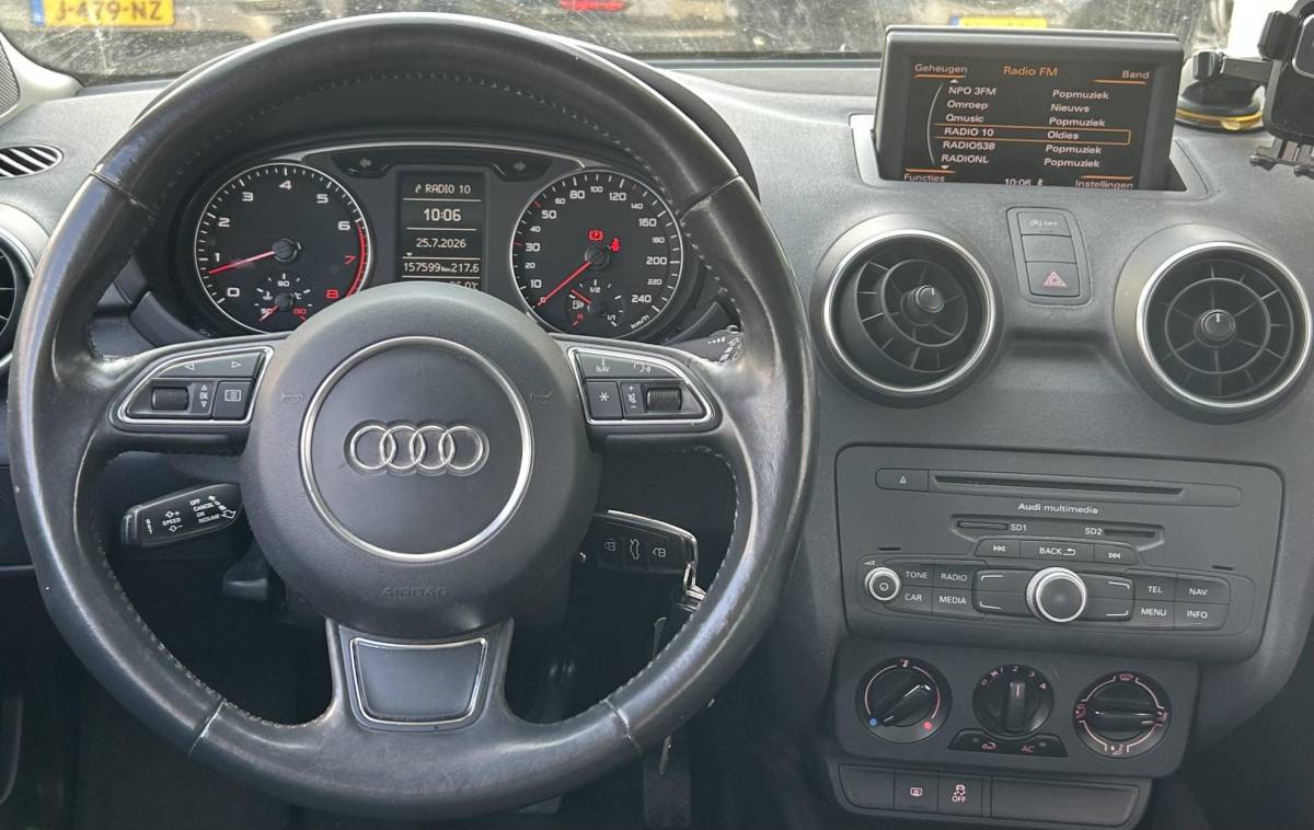 Audi A1 Audi A1 1.2 TFSI Attraction Pro Line Business 86PK | 2e Eigenaar | NL AUTO | NAP | Onderhoudshistorie | Navigatie | Airco | Lichtmetalen Velgen | 2 Sleutels |