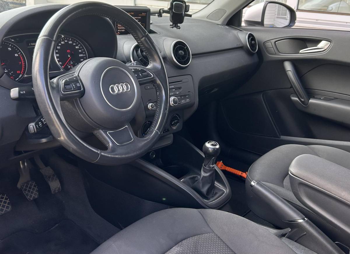 Audi A1 Audi A1 1.2 TFSI Attraction Pro Line Business 86PK | 2e Eigenaar | NL AUTO | NAP | Onderhoudshistorie | Navigatie | Airco | Lichtmetalen Velgen | 2 Sleutels |