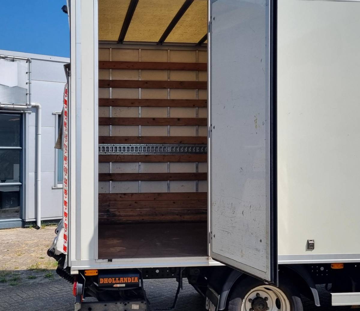 FUSO Canter FUSO Canter 3C13 3.0 DI 340 4×2 3,5t | AUTOMAAT | 1e Eigenaar | NL AUTO | Nette Staat | Nieuwe APK | D Hollandia Citybox met Laadklep | Automatische Airco | Achteruitrijcamera | Chauffeurstoel met horizontaalvering | Sleutels met Afstandsbediening | Verwarmde Spiegels |