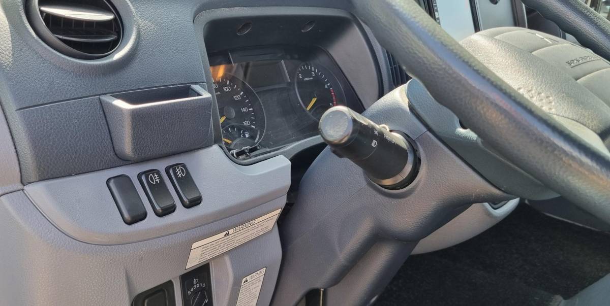 FUSO Canter FUSO Canter 3C13 3.0 DI 340 4×2 3,5t | AUTOMAAT | 1e Eigenaar | NL AUTO | Nette Staat | Nieuwe APK | D Hollandia Citybox met Laadklep | Automatische Airco | Achteruitrijcamera | Chauffeurstoel met horizontaalvering | Sleutels met Afstandsbediening | Verwarmde Spiegels |