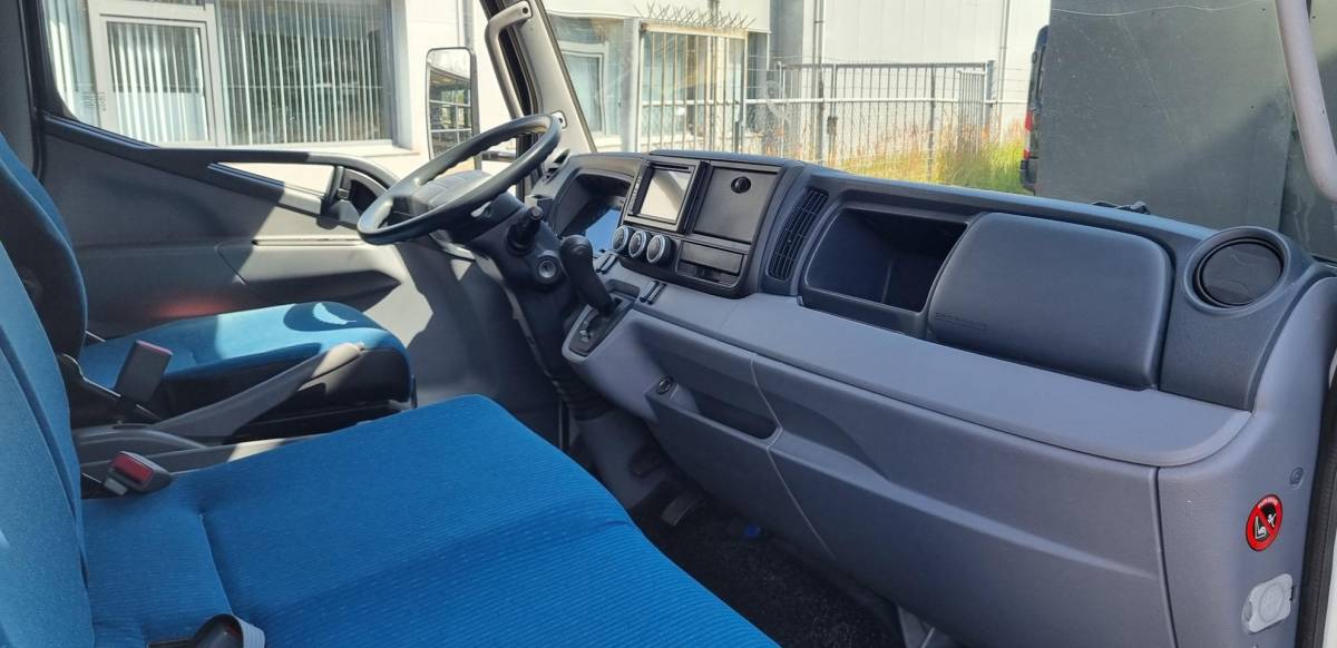 FUSO Canter FUSO Canter 3C13 3.0 DI 340 4×2 3,5t | AUTOMAAT | 1e Eigenaar | NL AUTO | Nette Staat | Nieuwe APK | D Hollandia Citybox met Laadklep | Automatische Airco | Achteruitrijcamera | Chauffeurstoel met horizontaalvering | Sleutels met Afstandsbediening | Verwarmde Spiegels |