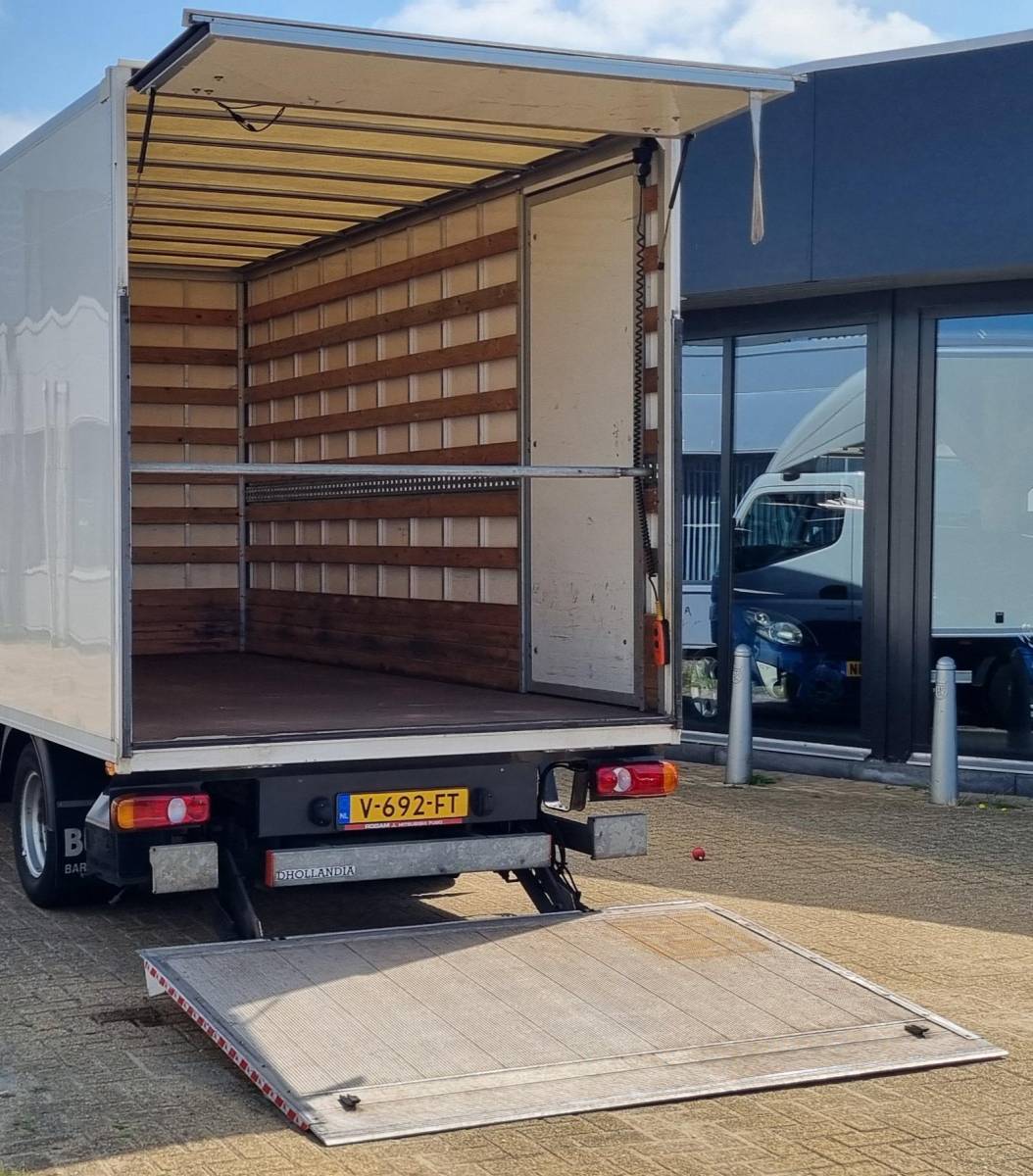 FUSO Canter FUSO Canter 3C13 3.0 DI 340 4×2 3,5t | AUTOMAAT | 1e Eigenaar | NL AUTO | Nette Staat | Nieuwe APK | D Hollandia Citybox met Laadklep | Automatische Airco | Achteruitrijcamera | Chauffeurstoel met horizontaalvering | Sleutels met Afstandsbediening | Verwarmde Spiegels |