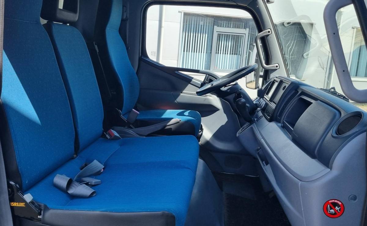 FUSO Canter FUSO Canter 3C13 3.0 DI 340 4×2 3,5t | AUTOMAAT | 1e Eigenaar | NL AUTO | Nette Staat | Nieuwe APK | D Hollandia Citybox met Laadklep | Automatische Airco | Achteruitrijcamera | Chauffeurstoel met horizontaalvering | Sleutels met Afstandsbediening | Verwarmde Spiegels |