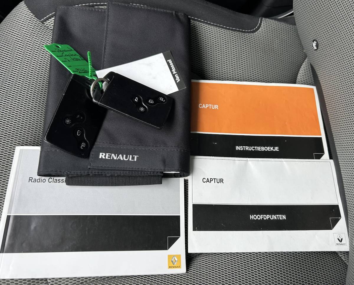 Renault Captur Renault Captur 0.9 TCe Expression 90PK | NL AUTO | Trekhaak | Airco | Cruise Control | Lichtmetalen Velgen | NAP | 2 Sleutels | NIEUWE APK | Sidesteps |