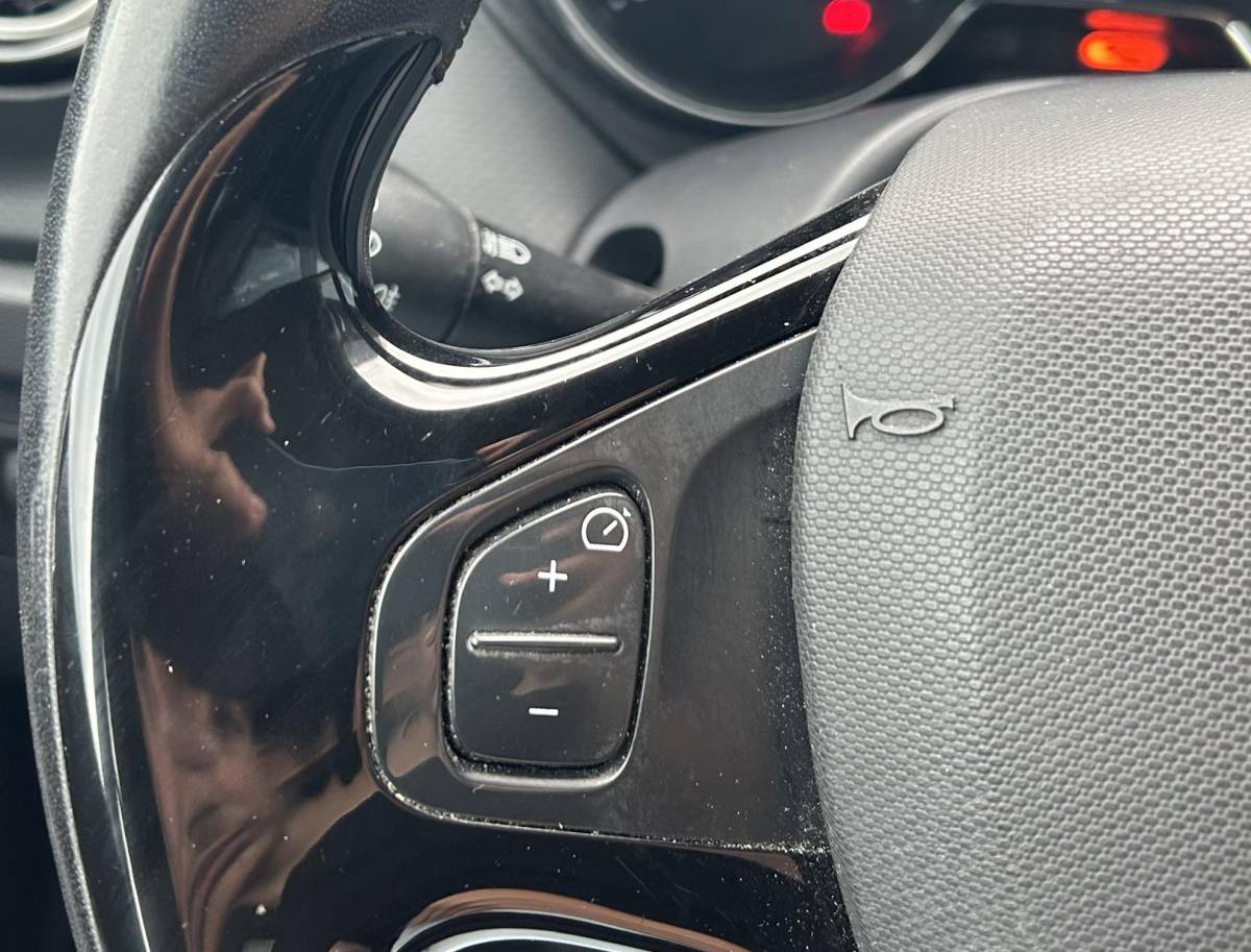 Renault Captur Renault Captur 0.9 TCe Expression 90PK | NL AUTO | Trekhaak | Airco | Cruise Control | Lichtmetalen Velgen | NAP | 2 Sleutels | NIEUWE APK | Sidesteps |