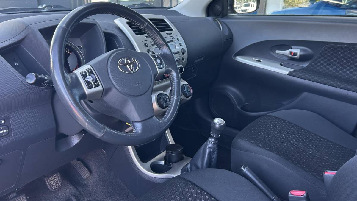 Toyota Urban Cruiser Toyota Urban Cruiser 1.3 VVT-i Aspiration | Nette Staat | 2e Eigenaar | NL AUTO | 11 Jaar in Bezit van Vorige Eigenaar | Trekhaak | Airco | lichtmetalen Velgen | 3 Sleutels | APK tot 29-03-2027 |