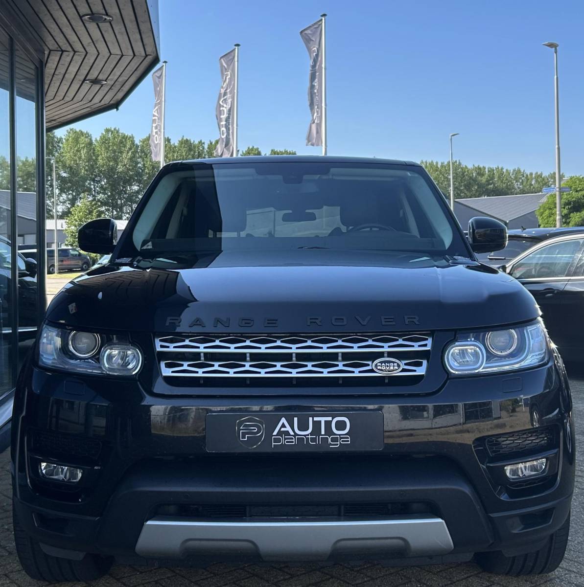 Land Rover Range Rover Land Rover Range Rover Sport 3.0 | GRIJS Kenteken | BTW | Nieuwe Revisiemotor | 22inch | Achteruitrijcamera | Elektrische Trekhaak | 3500KG TREKGEWICHT | Luchtvering | Elektrische Achterklep | Navigatie | Elektrische Stoel | Leder | DAB+ | Keyless | LED |