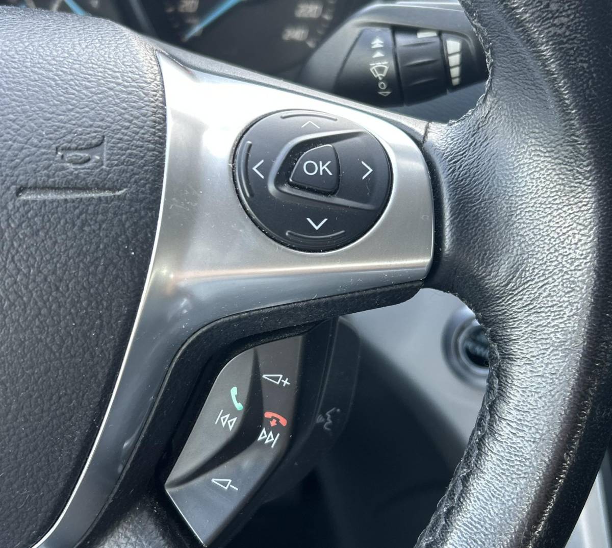 Ford C-MAX Ford C-Max 1.6 Titanium 125PK | Trekhaak | 2e Eigenaar | NL AUTO | NAP | Parkeersensoren | Navigatie | Climate Control | Cruise Control | Voorruitverwarming | 2 Sleutels |