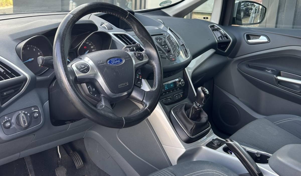 Ford C-MAX Ford C-Max 1.6 Titanium 125PK | Trekhaak | 2e Eigenaar | NL AUTO | NAP | Parkeersensoren | Navigatie | Climate Control | Cruise Control | Voorruitverwarming | 2 Sleutels |