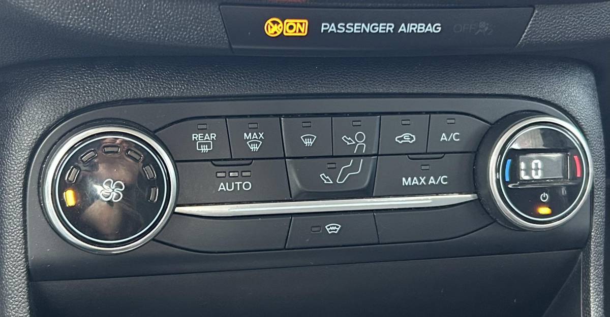 Ford Fiesta Ford Fiesta 1.0 EcoBoost Titanium 101PK | LUXE | Achteruitrijcamera | B&O Audio | Climate Control | Navigatie | Adaptive Cruise Control | Voorruitverwarming | Parkeersensoren Voor en Achter | Lichtmetalen Velgen | 2 Sleutels | DAB+ | NAP |