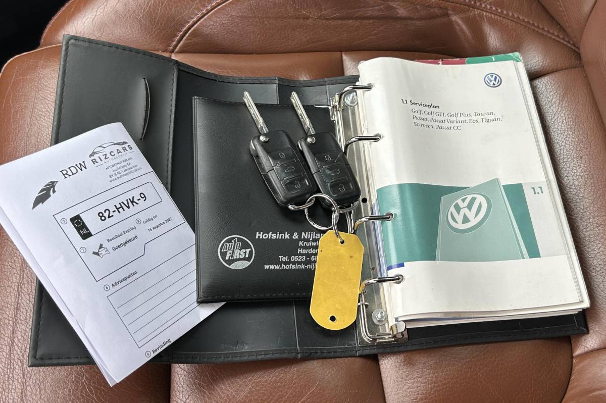 Volkswagen Tiguan Volkswagen Tiguan 1.4 TSI Sport&Style 4Motion 150PK | Nette Staat | Trekhaak | 2000KG Trekgewicht | NL AUTO |  NIEUWE APK | Achteruitrijcamera | Parkeersensoren Voor en Achter | Lederen Bekleding | Stoelverwarming | Climate Control | Cruise Control | 2 Sleutels |
