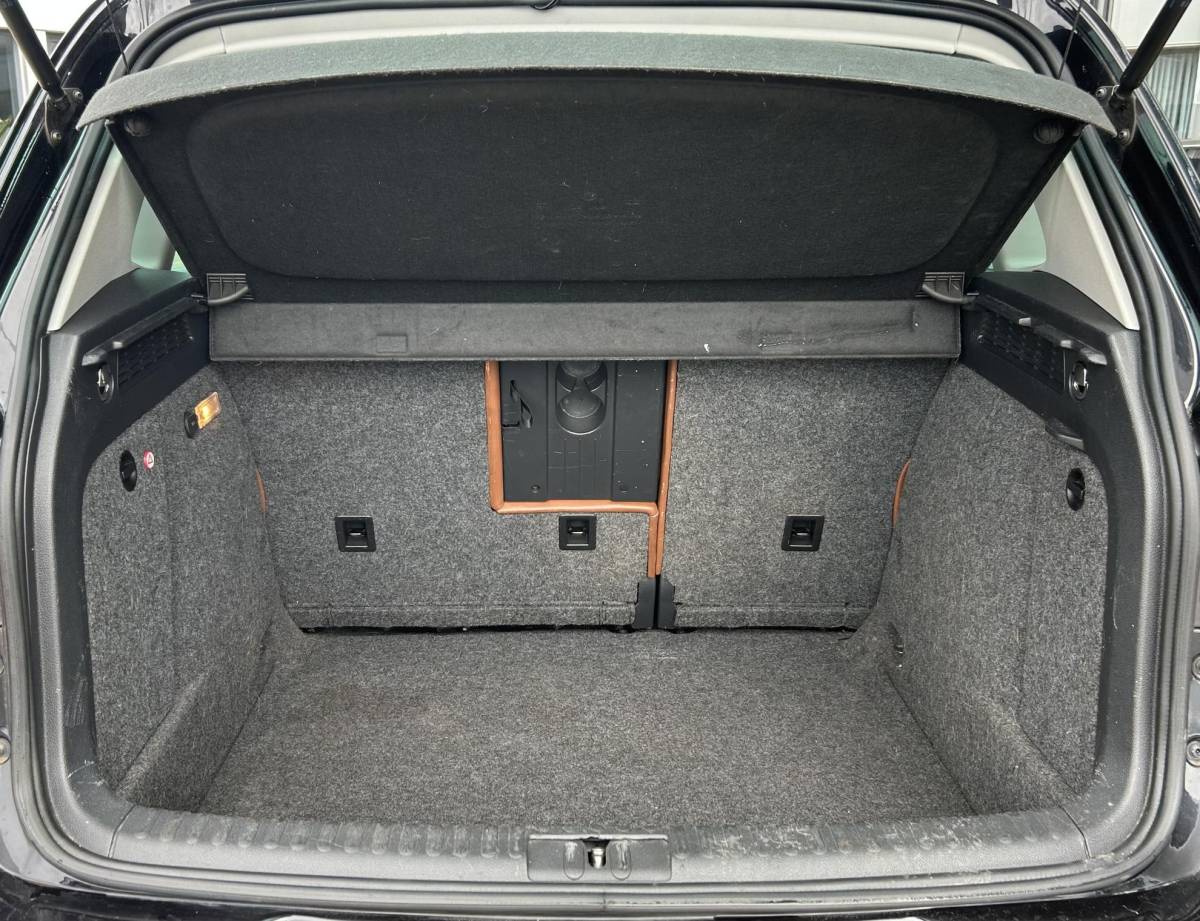 Volkswagen Tiguan Volkswagen Tiguan 1.4 TSI Sport&Style 4Motion 150PK | Nette Staat | Trekhaak | 2000KG Trekgewicht | NL AUTO |  NIEUWE APK | Achteruitrijcamera | Parkeersensoren Voor en Achter | Lederen Bekleding | Stoelverwarming | Climate Control | Cruise Control | 2 Sleutels |