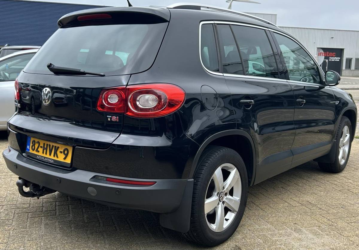 Volkswagen Tiguan Volkswagen Tiguan 1.4 TSI Sport&Style 4Motion 150PK | Nette Staat | Trekhaak | 2000KG Trekgewicht | NL AUTO |  NIEUWE APK | Achteruitrijcamera | Parkeersensoren Voor en Achter | Lederen Bekleding | Stoelverwarming | Climate Control | Cruise Control | 2 Sleutels |