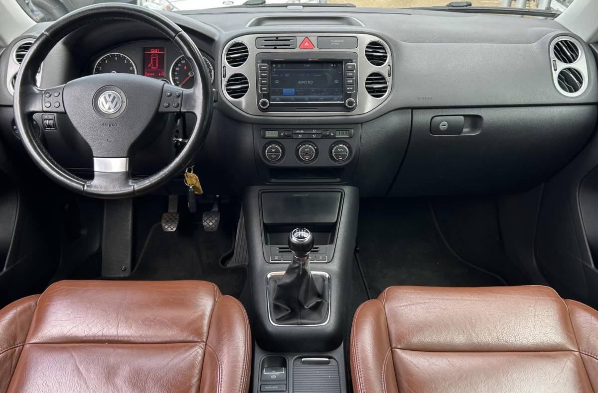 Volkswagen Tiguan Volkswagen Tiguan 1.4 TSI Sport&Style 4Motion 150PK | Nette Staat | Trekhaak | 2000KG Trekgewicht | NL AUTO |  NIEUWE APK | Achteruitrijcamera | Parkeersensoren Voor en Achter | Lederen Bekleding | Stoelverwarming | Climate Control | Cruise Control | 2 Sleutels |