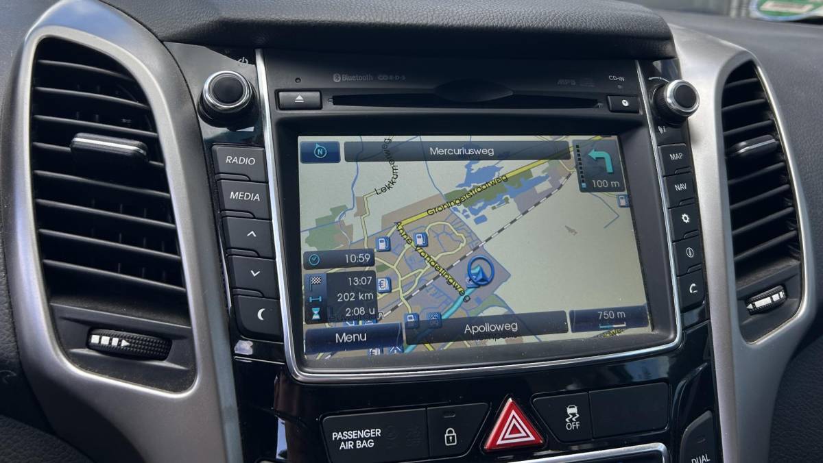 Hyundai i30 Hyundai i30 Wagon 1.6 GDI Business Edition 135PK | Volledige Onderhoudshistorie | Nette Staat | NL AUTO | NAP | Trekhaak | Achteruitrijcamera | Parkeersensoren Voor en Achter | Navigatie | Climate Control | 2 Sleutel |