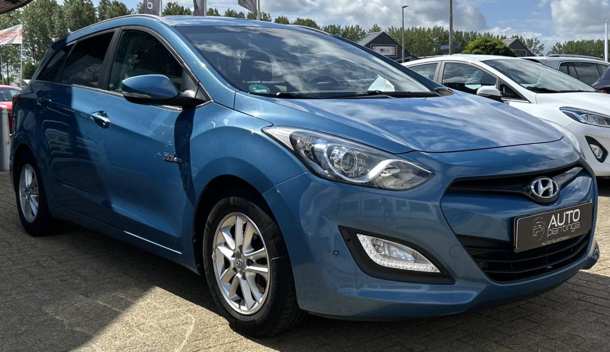 Hyundai i30 Hyundai i30 Wagon 1.6 GDI Business Edition 135PK | Volledige Onderhoudshistorie | Nette Staat | NL AUTO | NAP | Trekhaak | Achteruitrijcamera | Parkeersensoren Voor en Achter | Navigatie | Climate Control | 2 Sleutel |