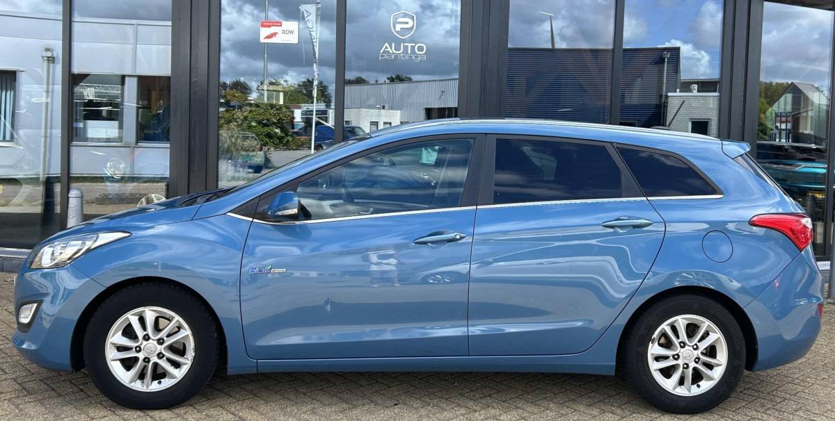 Hyundai i30 Hyundai i30 Wagon 1.6 GDI Business Edition 135PK | Volledige Onderhoudshistorie | Nette Staat | NL AUTO | NAP | Trekhaak | Achteruitrijcamera | Parkeersensoren Voor en Achter | Navigatie | Climate Control | 2 Sleutel |