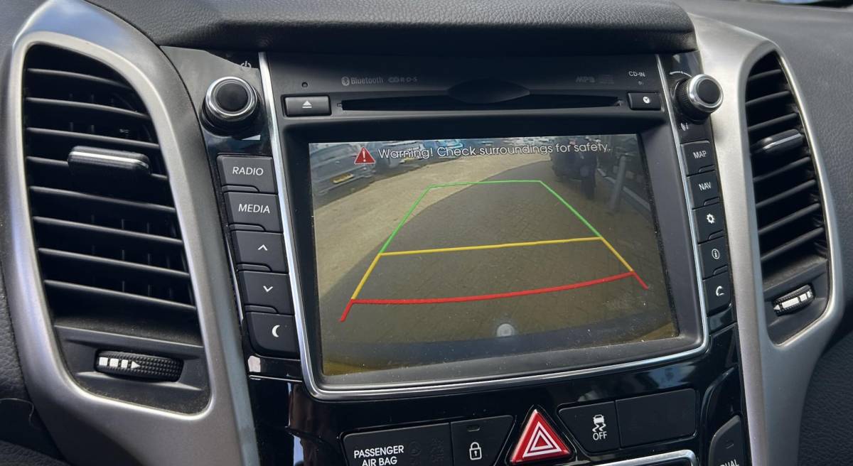 Hyundai i30 Hyundai i30 Wagon 1.6 GDI Business Edition 135PK | Volledige Onderhoudshistorie | Nette Staat | NL AUTO | NAP | Trekhaak | Achteruitrijcamera | Parkeersensoren Voor en Achter | Navigatie | Climate Control | 2 Sleutel |