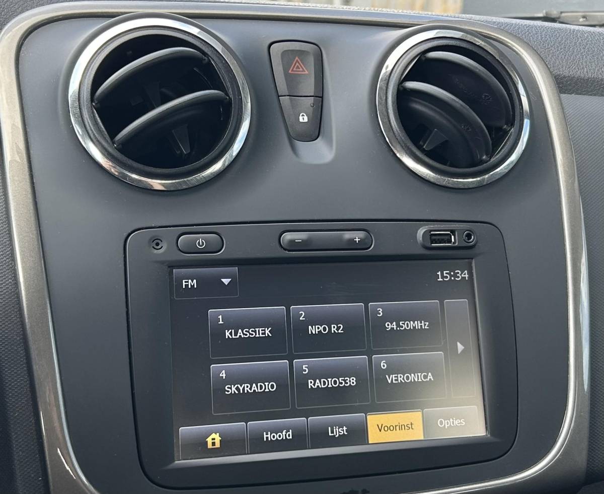 Dacia Logan Dacia Logan MCV 0.9 TCe Prestige 90PK | NL AUTO | NAP | Onderhoudshistorie | Trekhaak | Navigatie | Airco | Cruise Control | 2 Sleutels | Lichtmetalen Velgen |