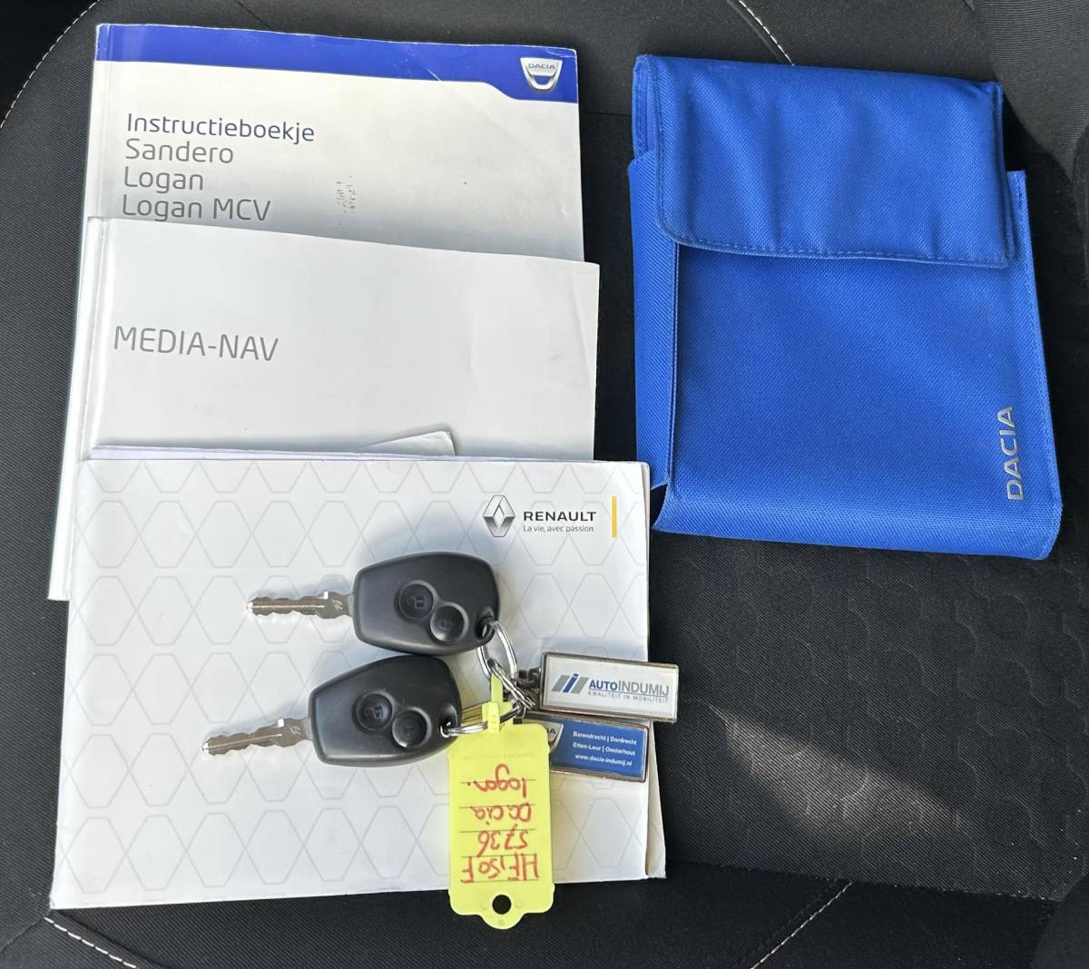 Dacia Logan Dacia Logan MCV 0.9 TCe Prestige 90PK | NL AUTO | NAP | Onderhoudshistorie | Trekhaak | Navigatie | Airco | Cruise Control | 2 Sleutels | Lichtmetalen Velgen |