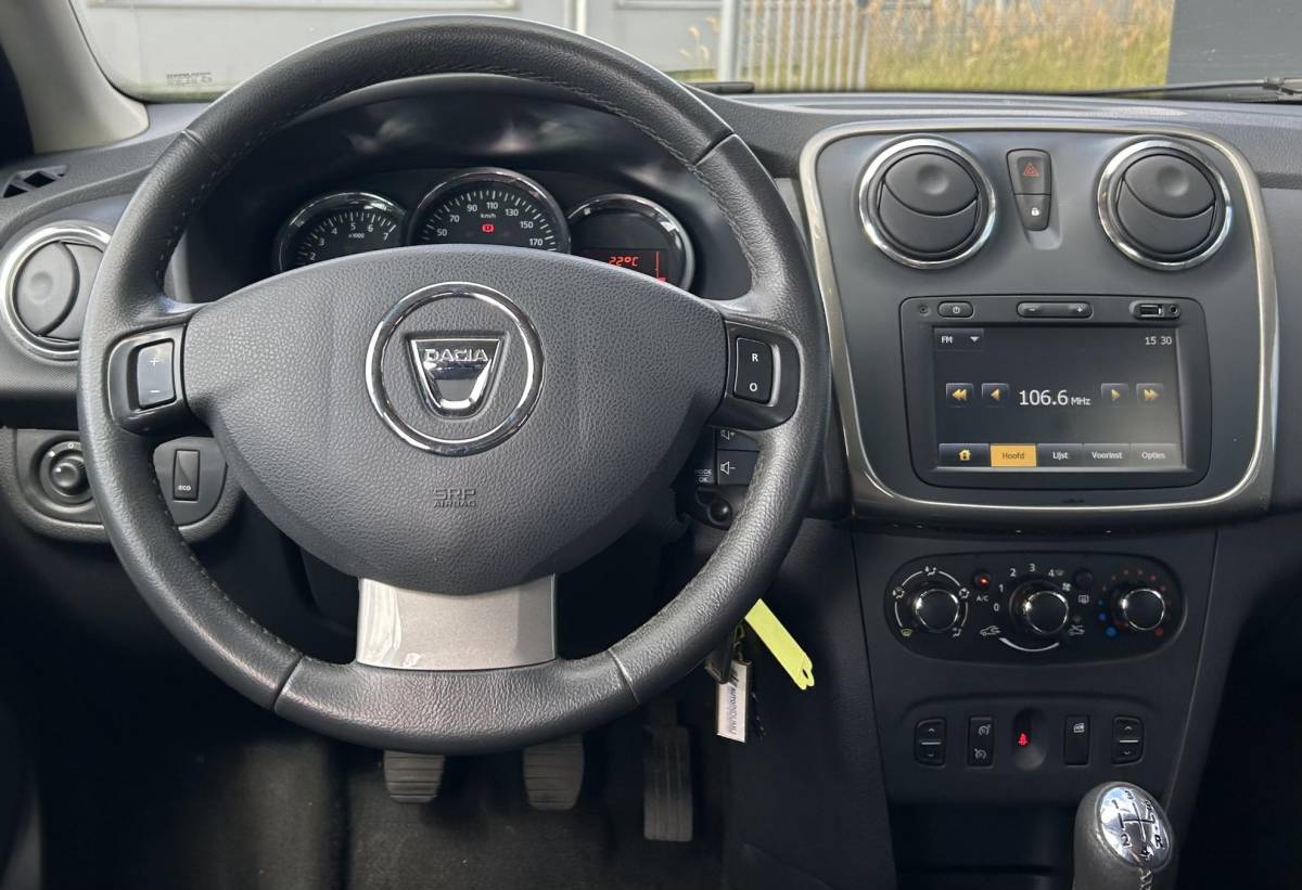Dacia Logan Dacia Logan MCV 0.9 TCe Prestige 90PK | NL AUTO | NAP | Onderhoudshistorie | Trekhaak | Navigatie | Airco | Cruise Control | 2 Sleutels | Lichtmetalen Velgen |