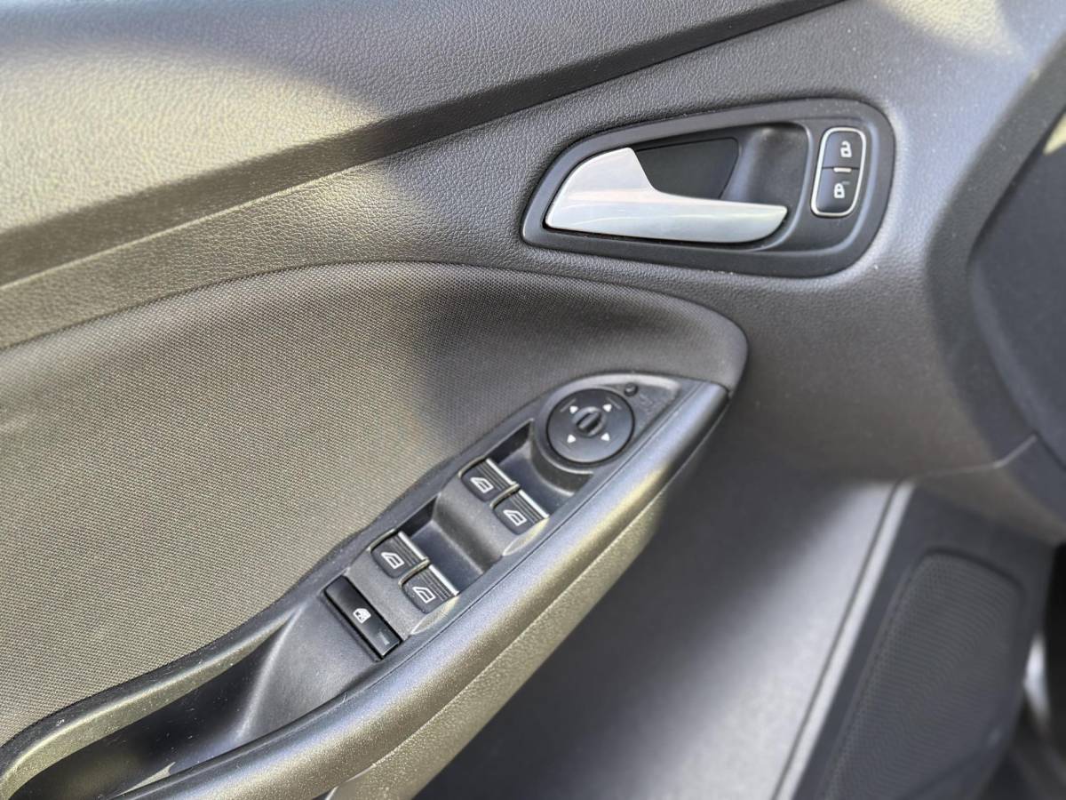 Ford Focus Ford Focus 1.0 Lease Edition 125PK | 2e Eigenaar | NL AUTO | NAP | Trekhaak | Navigatie | Airco | Cruise Control | Parkeersensoren | Lichtmetalen Velgen | APK tot 04-05-2027 |
