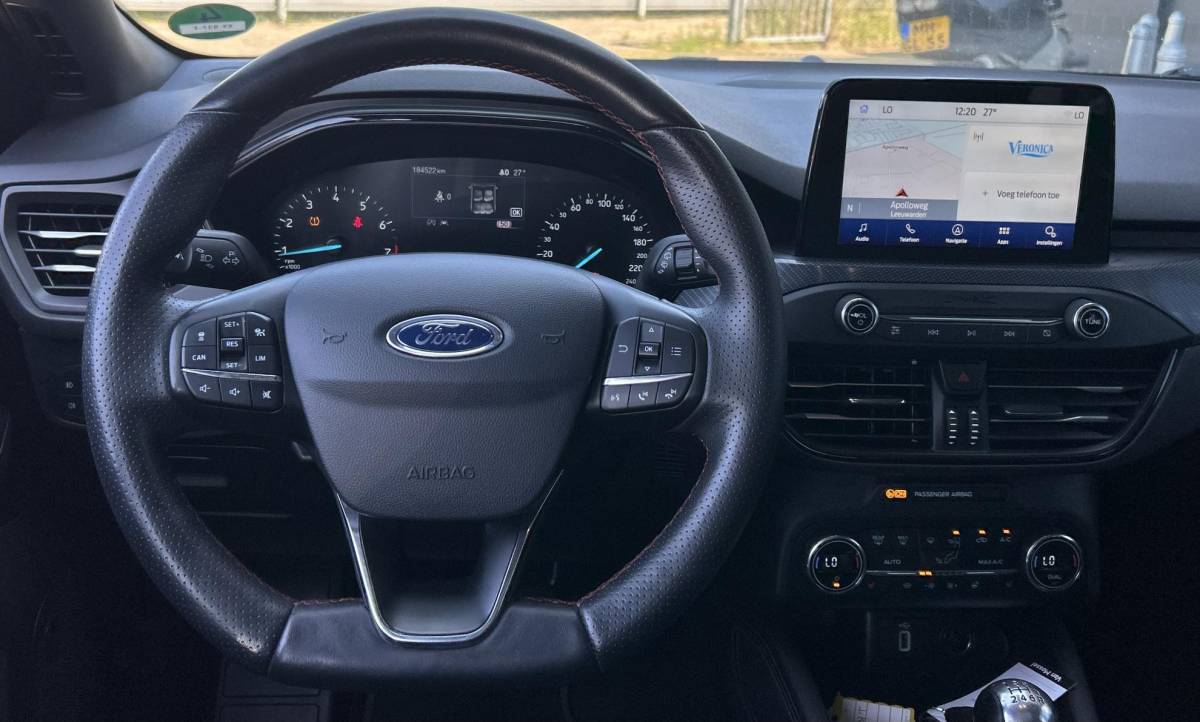 Ford Focus Ford Focus 1.0 EcoBoost ST Line Business | 2e Eigenaar | NL AUTO | PANO | Nieuw 18 Inch Velgen + Nieuwe Michelin Banden | Achteruitrijcamera | Keyless Entry | Navigatie | DAB+ | B&O Audio | LED | Stoelverwarming | Stuurverwarming | Voorruitverwarming | Climate Control | Apple Carplay & Android Auto | Privacy Glass | Parkeersensoren Voor en Achter | 2 Sleutels | APK tot 02-05-2027 |