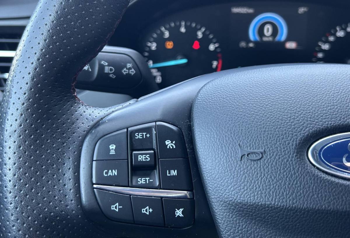 Ford Focus Ford Focus 1.0 EcoBoost ST Line Business | 2e Eigenaar | NL AUTO | PANO | Nieuw 18 Inch Velgen + Nieuwe Michelin Banden | Achteruitrijcamera | Keyless Entry | Navigatie | DAB+ | B&O Audio | LED | Stoelverwarming | Stuurverwarming | Voorruitverwarming | Climate Control | Apple Carplay & Android Auto | Privacy Glass | Parkeersensoren Voor en Achter | 2 Sleutels | APK tot 02-05-2027 |