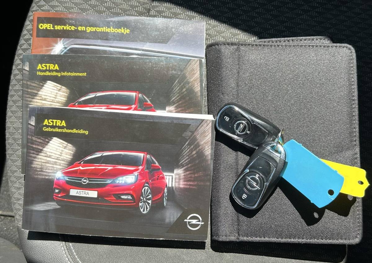 Opel Astra Opel Astra Sports Tourer 1.4 Innovation 150PK | 2e Eigenaar | NL AUTO | NAP | Achteruitrijcamera | Elektrische Trekhaak | Parkeersensoren Voor en Achter | 2 Sleutels |