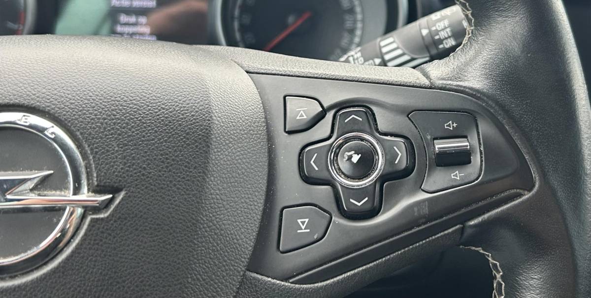 Opel Astra Opel Astra Sports Tourer 1.4 Innovation 150PK | 2e Eigenaar | NL AUTO | NAP | Achteruitrijcamera | Elektrische Trekhaak | Parkeersensoren Voor en Achter | 2 Sleutels |
