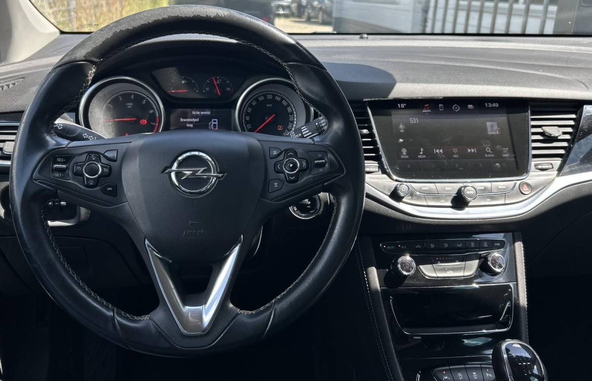 Opel Astra Opel Astra Sports Tourer 1.4 Innovation 150PK | 2e Eigenaar | NL AUTO | NAP | Achteruitrijcamera | Elektrische Trekhaak | Parkeersensoren Voor en Achter | 2 Sleutels |