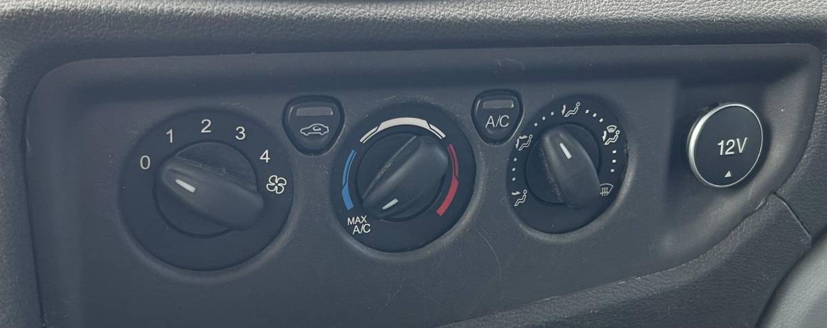 Ford Transit Ford Transit 350 2.0 TDCI L3H2 Trend 131PK | 1e Eigenaar | NL AUTO | NAP | Trekhaak | Achteruitrijcamera | Parkeersensoren Voor en Achter | Airco | Cruise Control | Navigatie | Apple Carplay | Andriod Auto | Nieuwe APK | LETOP: Auto is in de laadruimte niet schoon en reclame stickers zijn nog zichtbaar |