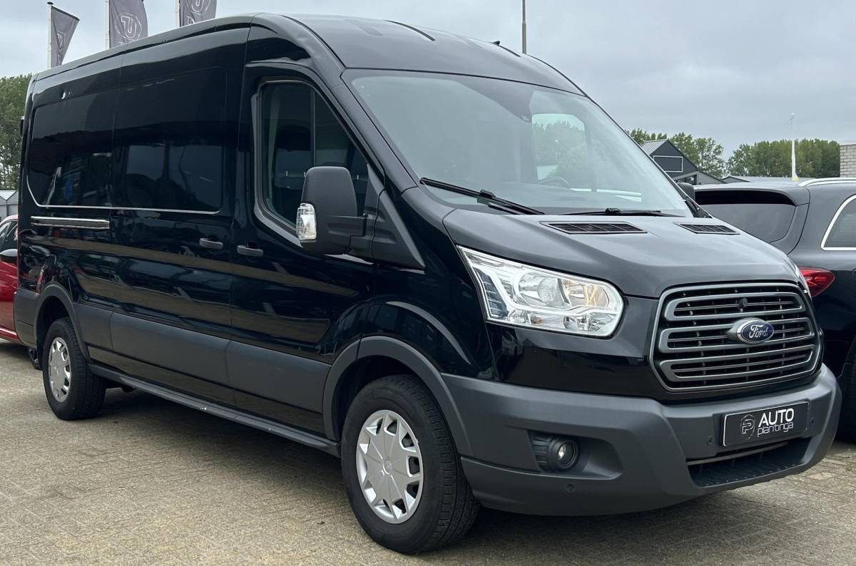 Ford Transit Ford Transit 350 2.0 TDCI L3H2 Trend 131PK | 1e Eigenaar | NL AUTO | NAP | Trekhaak | Achteruitrijcamera | Parkeersensoren Voor en Achter | Airco | Cruise Control | Navigatie | Apple Carplay | Andriod Auto | Nieuwe APK | LETOP: Auto is in de laadruimte niet schoon en reclame stickers zijn nog zichtbaar |