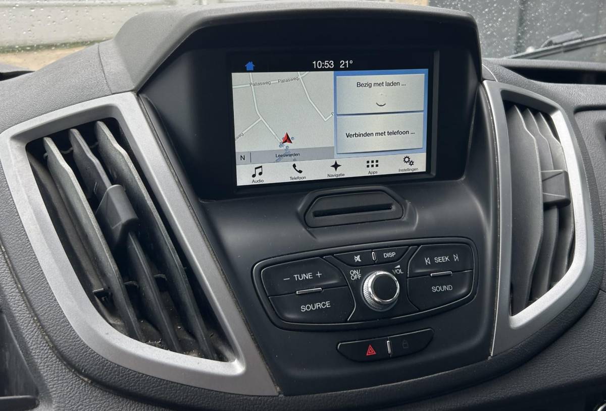 Ford Transit Ford Transit 350 2.0 TDCI L3H2 Trend 131PK | 1e Eigenaar | NL AUTO | NAP | Trekhaak | Achteruitrijcamera | Parkeersensoren Voor en Achter | Airco | Cruise Control | Navigatie | Apple Carplay | Andriod Auto | Nieuwe APK | LETOP: Auto is in de laadruimte niet schoon en reclame stickers zijn nog zichtbaar |