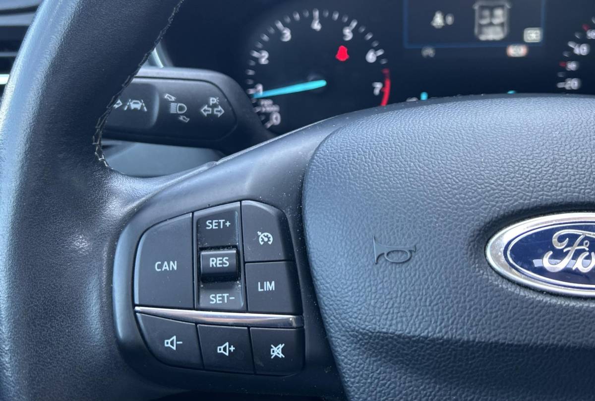 Ford Focus Ford Focus Wagon 1.0 EcoBoost Titanium Business 125PK | PANO | 2e Eigenaar | NL AUTO | Onderhoudshistorie | NAP | Elektrische Achterklep | Parkeersensoren | Winter Pack | Stoel Stuur en Voorruitverwarming | Climate Control | Cruise Control | Navigatie | Carplay | 2 Sleutels |