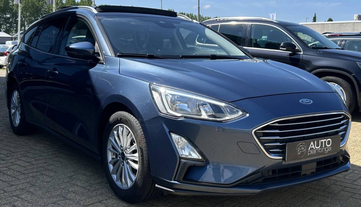 Ford Focus Ford Focus Wagon 1.0 EcoBoost Titanium Business 125PK | PANO | 2e Eigenaar | NL AUTO | Onderhoudshistorie | NAP | Elektrische Achterklep | Parkeersensoren | Winter Pack | Stoel Stuur en Voorruitverwarming | Climate Control | Cruise Control | Navigatie | Carplay | 2 Sleutels |